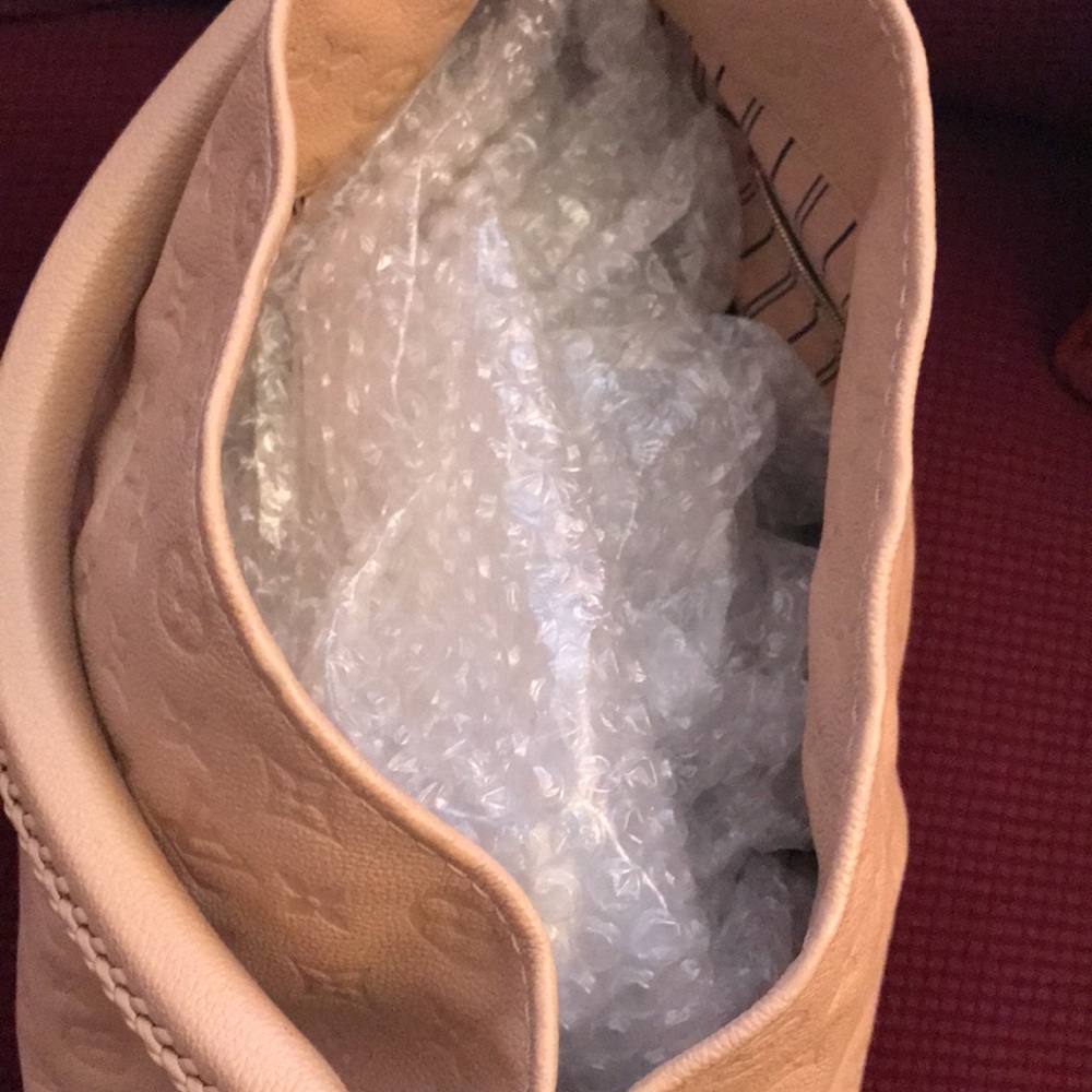 Authentic Louise Vuitton Artsy Gm - Picture 3 of 11